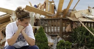 US tornado kills 12, flattens homes
